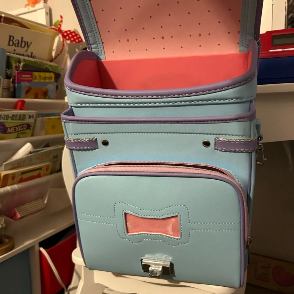 Backpack - Picture 2 of 8